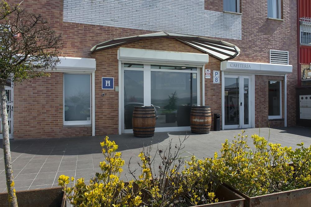 Iraipe Izaga Hostal Noáin المظهر الخارجي الصورة